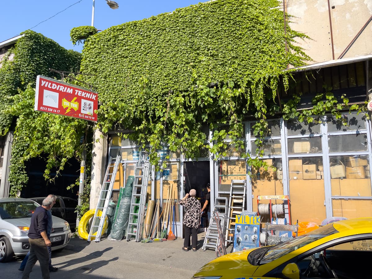 Yıldırım Teknik stok ve depo alanı